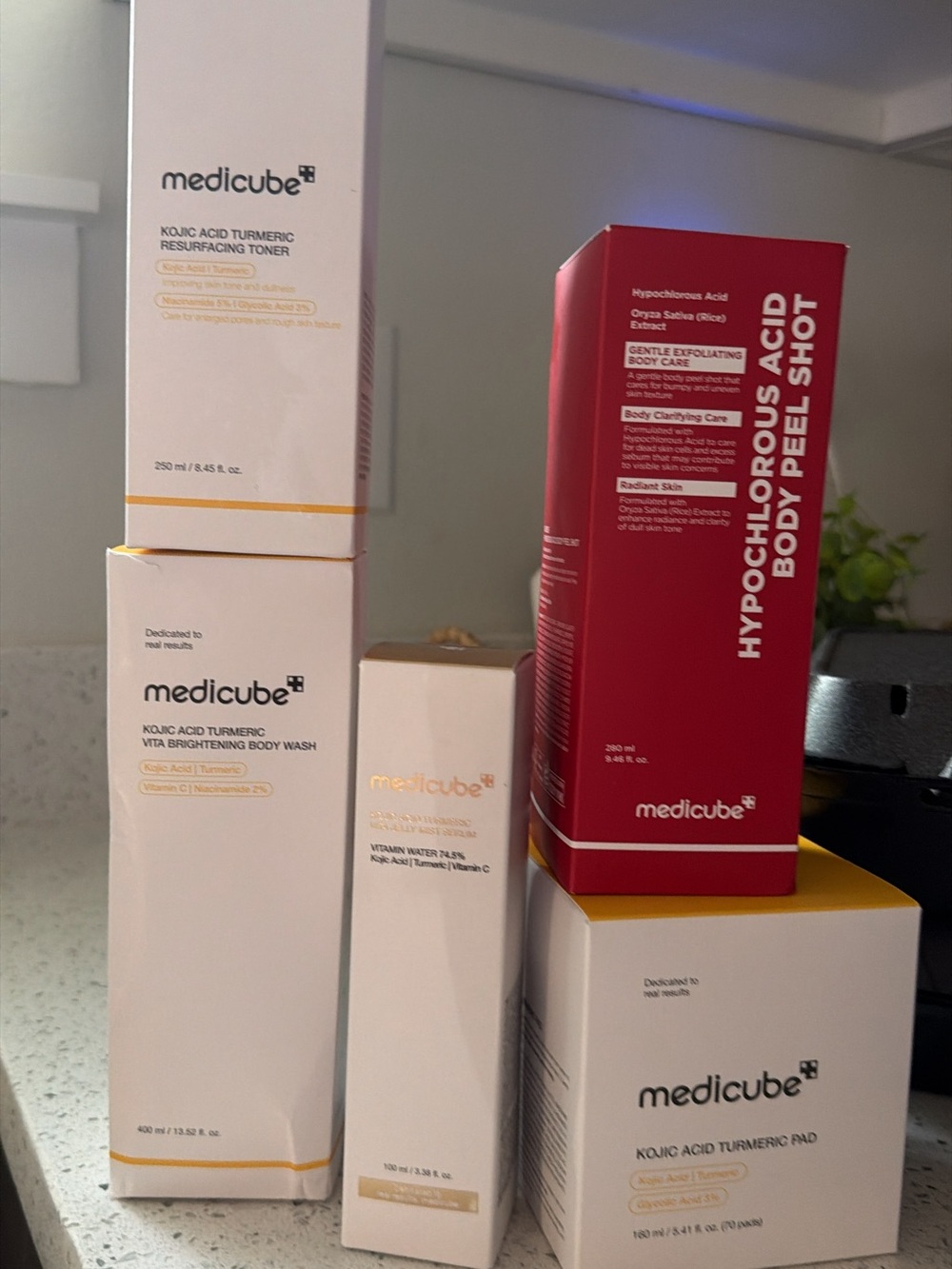 Medicube Hypochlorous Acid Body Peel Shot & Kojic Acid Turmeric Set - Red/White